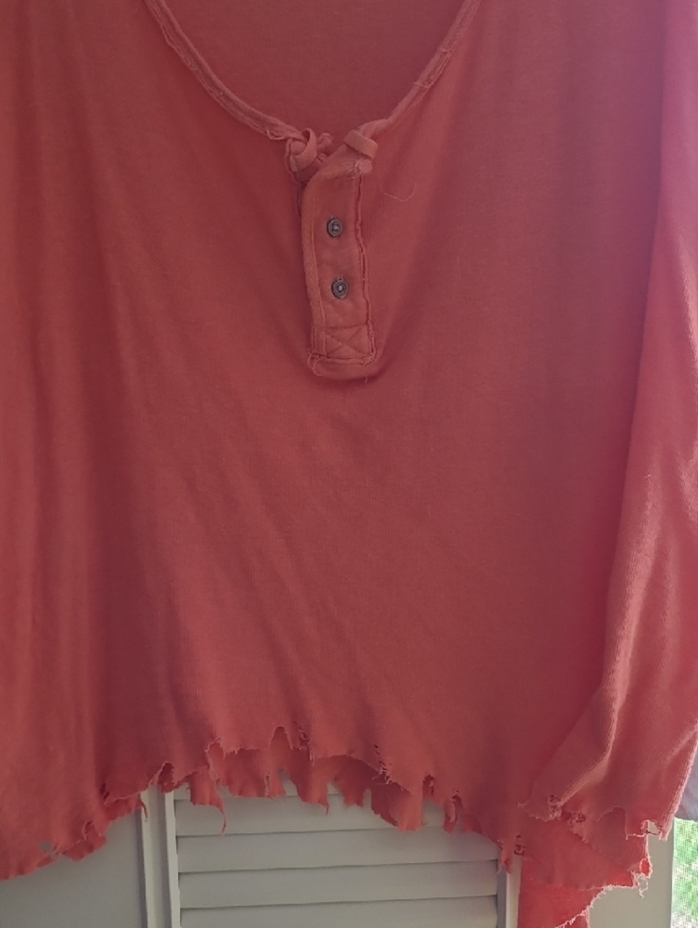 WE THE FREE Coral-Orange Sharkbite Hem Henley Heather Gray Sleeves Oversized EUC - Picture 3 of 10
